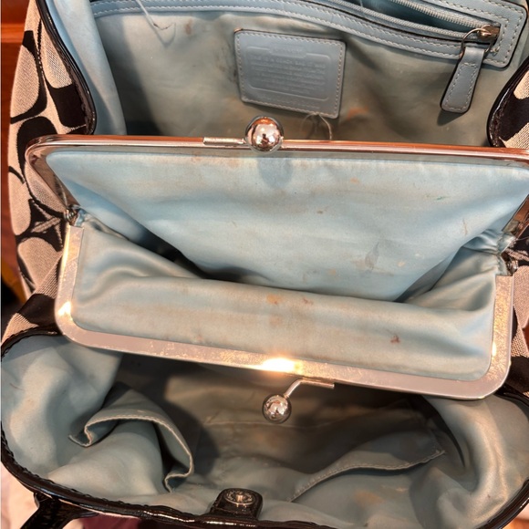 Coach Black and Cream Shoulder Bag. - Picture 5 of 7